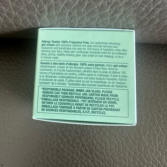 New Clinique Moisture Surge 100H Auto-Replenishing Hydrator. Offer 30% off - Picture 3 of 6